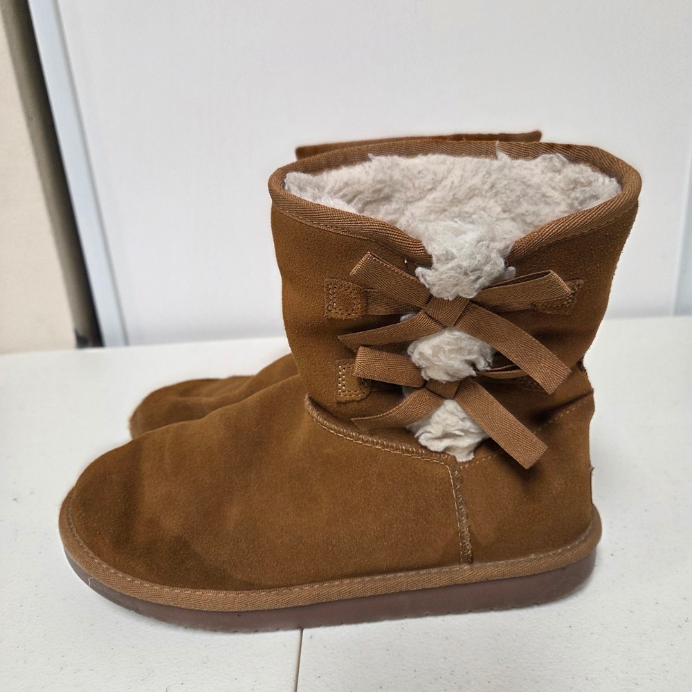 Koolaburra by UGG Victoria Short Chestnut Brown Suede Bow Boots Size 4 1019372